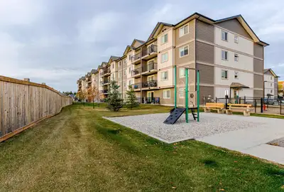 Pet-Friendly Three Bedroom One Bath with In-suite Laundry for Re