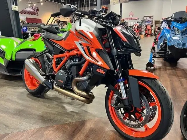 2023 KTM 1290 Super Duke R Evo in Sport Bikes in Oakville / Halton Region - Image 3