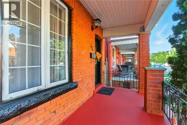 44 HOLTON Avenue N Hamilton, Ontario in Houses for Sale in Hamilton - Image 4