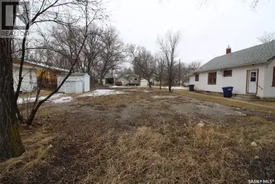 This vacant lot is 40' x 120' in a residential neighborhood. Located behind the coop grocery store a...