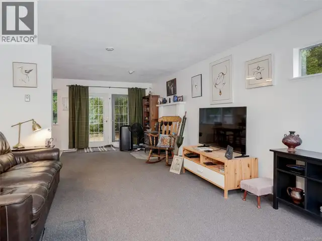 2369 Robertson St Shawnigan Lake, British Columbia in Houses for Sale in Victoria - Image 3