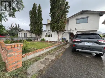 This 2-storey family home with an in-law suite offers an excellent opportunity for those seeking spa...