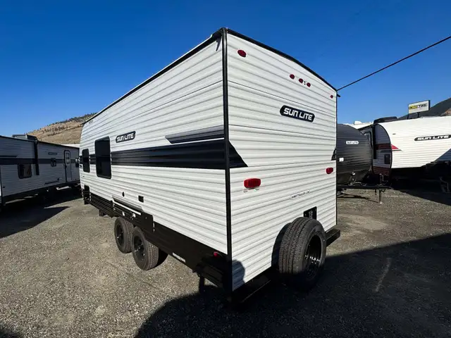 2027 ,Sun Lite,Sunset Park RV 21DB in Travel Trailers & Campers in Kamloops - Image 3