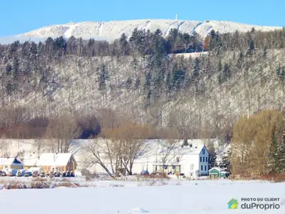 Terrain résidentiel à vendre dans le beau village de St. Joachim. Cette opportunité sera d'un intérê...