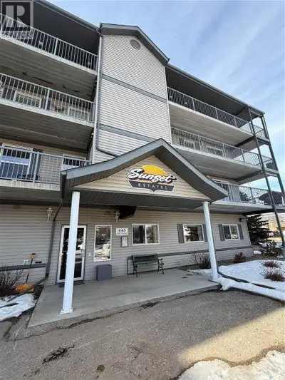 Fantastic 2 bedroom, 1 bathroom condo located on the second floor with desirable west-facing exposur...