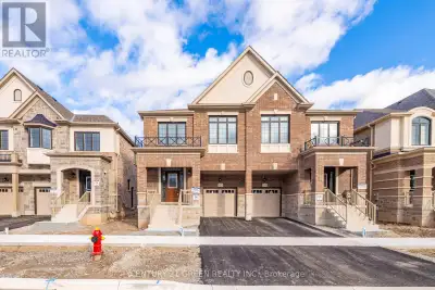 Do you love living immersed in nature? Introducing the spacious Oakview model, a generous 2,115 sq....