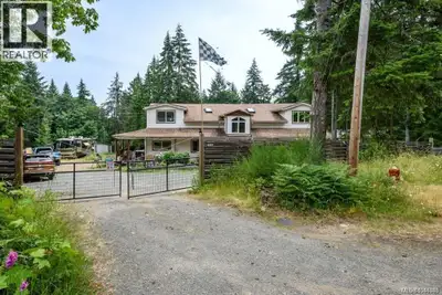 Opportunity on 0.99 acres in Black Creek, minutes to Oyster River amenities, Saratoga Speedway and t...