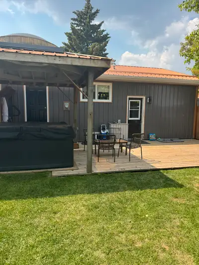 3 Bedroom House with Heated Garage