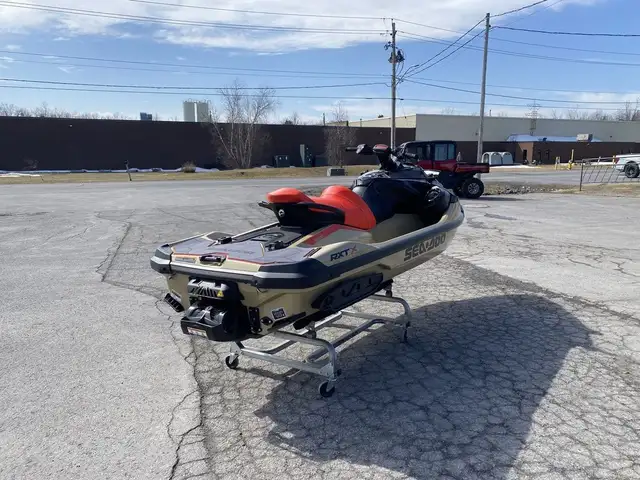 2025 Sea-Doo RXT-X 325 Metallic Tan Lava Red Premium in Personal Watercraft in Cornwall - Image 6