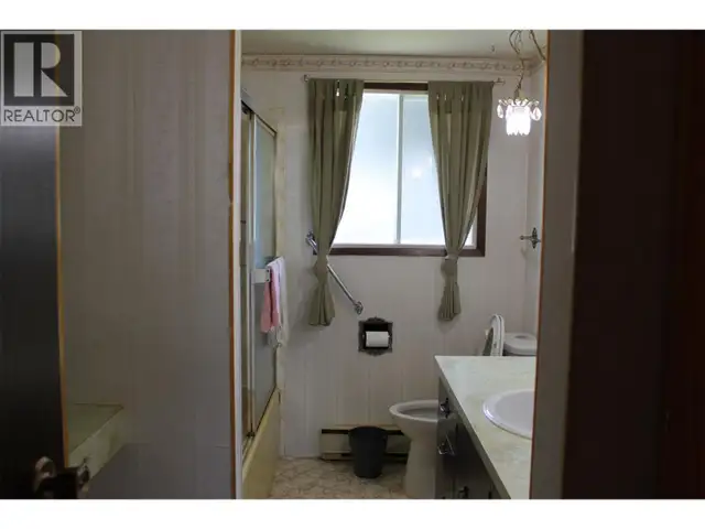 208 Maple Street Fauquier, British Columbia in Houses for Sale in Nelson - Image 14