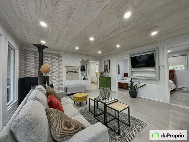 $379,000 - Bungalow for sale in Chertsey — photo 1