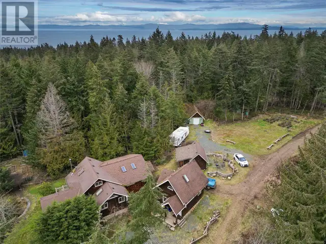 300 Bonsai Pl Qualicum Beach, British Columbia in Houses for Sale in Parksville / Qualicum Beach - Image 3