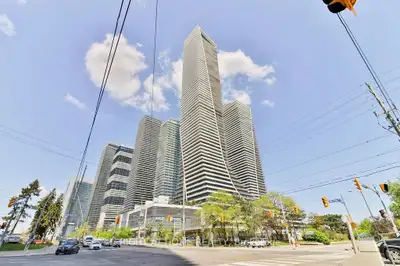 Price: $669,000 / $2,538/mo Beautiful 2-Bedroom Suite Just Steps from the Lake!This bright and moder...