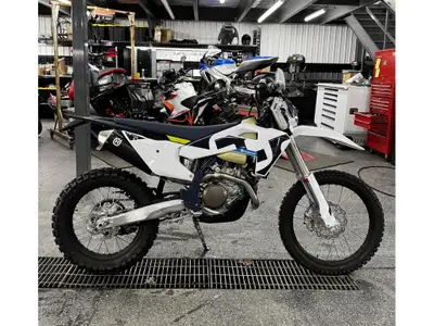 2026 Husqvarna FE 501S Husqvarna FE 501S 2026 Les photos peuvent être à titre indicatif et sans insc...