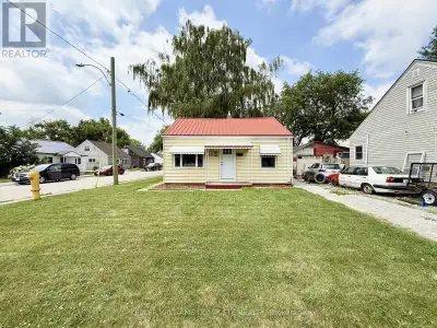 This charming renovated 665 sqft, 2-bedroom, 1-bathroom bungalow is the perfect blend of comfort & c...