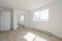 PROMOTION 1 mois gratuit * Grand 4 1/2 bien située - Unité rénovée avec goût Buanderie dans chaque l... (image 2)