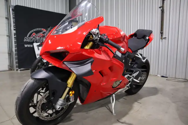 2020 Ducati Panigale V4 S Ducati Red in Sport Bikes in Edmonton - Image 7