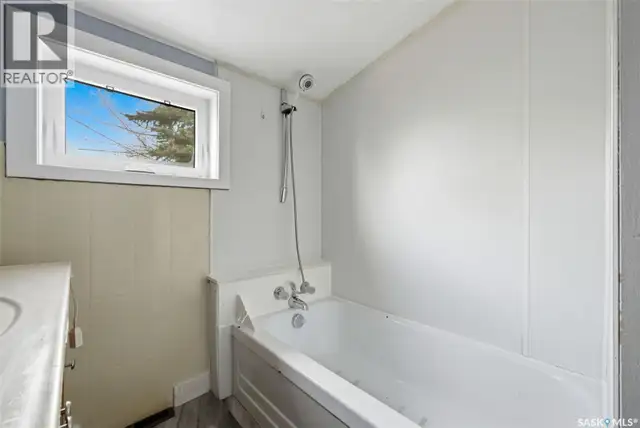304 Main STREET Avonlea, Saskatchewan in Houses for Sale in Moose Jaw - Image 22