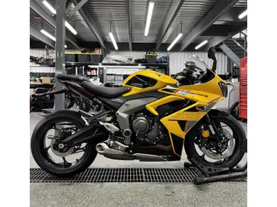 2026 Triumph DAYTONA 660 JAUNE Triumph DAYTONA 660 JAUNE 2026 Les photos peuvent être à titre indica...