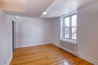 Akelius one bedroom apartment for rent. Located near Ave Van Horne in the Cote-des-Neiges neighborho... (image 6)