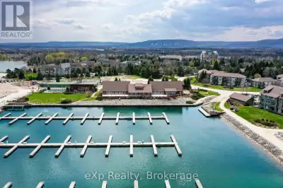 ATTENTION INVESTORS AND ACTIVE LIFESTYLE FAMILIES! Welcome Home to Lighthouse Point in beautiful Col...