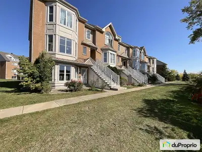 Condo 2 chambres | Vue sur la rivière | Garage double | 930 pi² Découvrez un espace de vie exception...