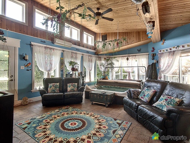$1,250,000 - Bungalow for sale in Ste-Victoire-De-Sorel — photo 1