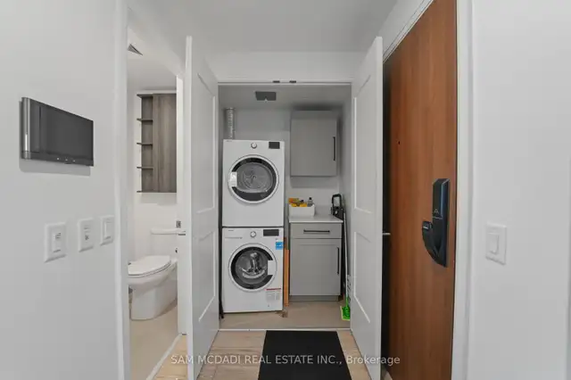 Stylish 2Br 2Bath Condo Corner Suite #815, Mississauga W1228820463235458746115122