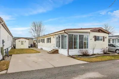 FOR SALE - SPACIOUS BUNGALOW w/SERENE VIEWS … Welcome to 153-3033 Townline Rd (153 Redwood Square),...