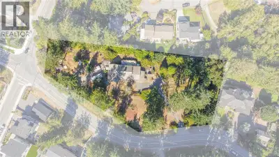 Large house, with a massive balcony and suite on +- 1.4 Acres. Stage 1 PSI in hand. This property si...