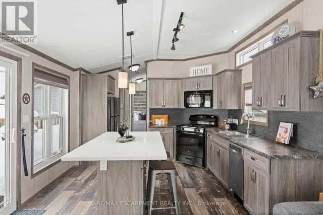 10 OAK STREET - 4449 MILBUROUGH LINE Burlington, Ontario in Houses for Sale in Oakville / Halton Region - Image 14