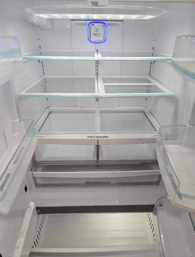 LG 36" STAINLESS STEEL FRENCH DOOR FRIDGE BOTTOM FREEZER in Refr in Refrigerators in Hamilton - Image 3