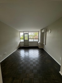 1 Bed, 1 Bath, Air-Conditioned, Recently Renovated Kitchen with Stainless Steel Appliances, Amazing... (image 4)
