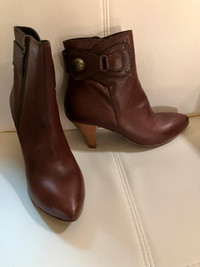 Leather boots women