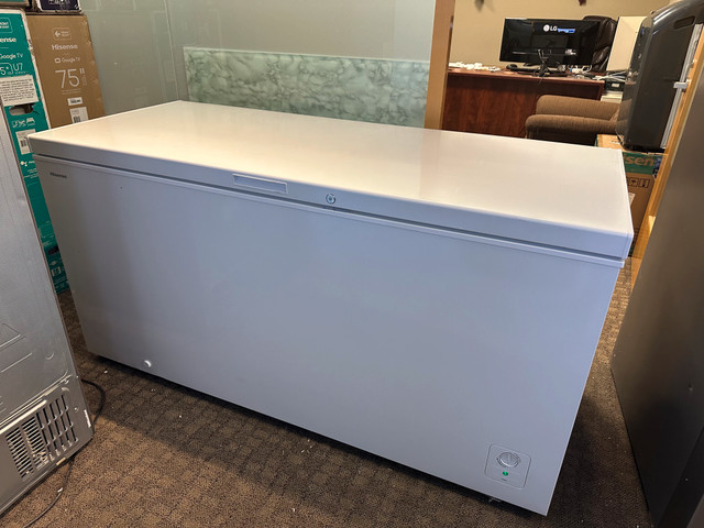 Hisense 17.7 cu.ft. Chest Freezer (FC18D6CWD) with warranty in Refrigerators in Calgary - Image 3