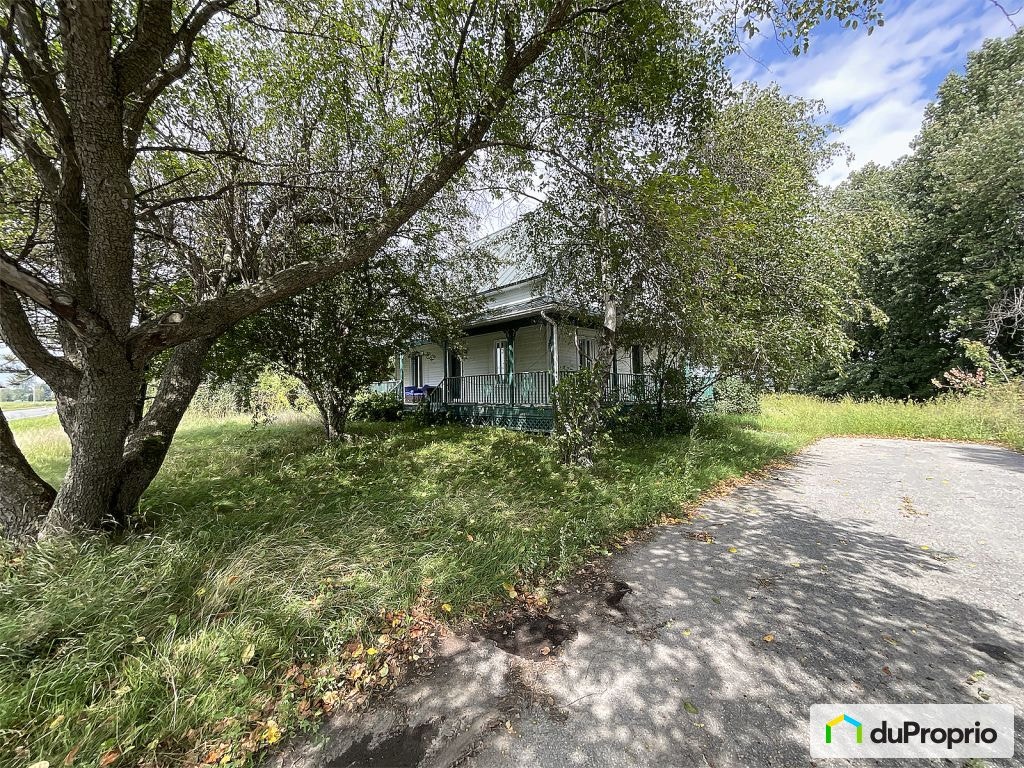$650,000 - 1 1/2 Storey for sale in St-Jude — photo 3