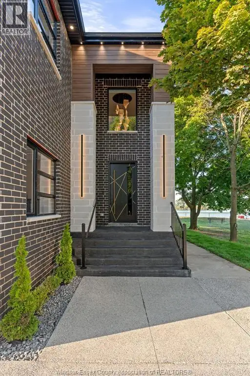 8720 RIVERSIDE DRIVE East Windsor, Ontario in Houses for Sale in Windsor Region - Image 7