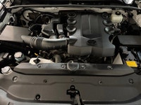 Experience the uncompromising durability of a true body-on-frame legend, featuring standard 4WD, LED... (image 6)