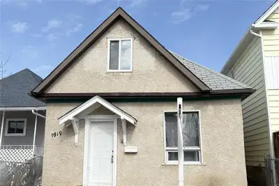 PRICE REDUCED!!! Cute 1.5-storey home, ideal for investors or first-time buyers seeking a great oppo...