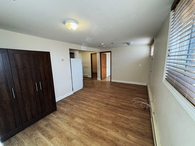 Bright 2 Bedroom Unit on William St. in Long Term Rentals in Barrie - Image 3