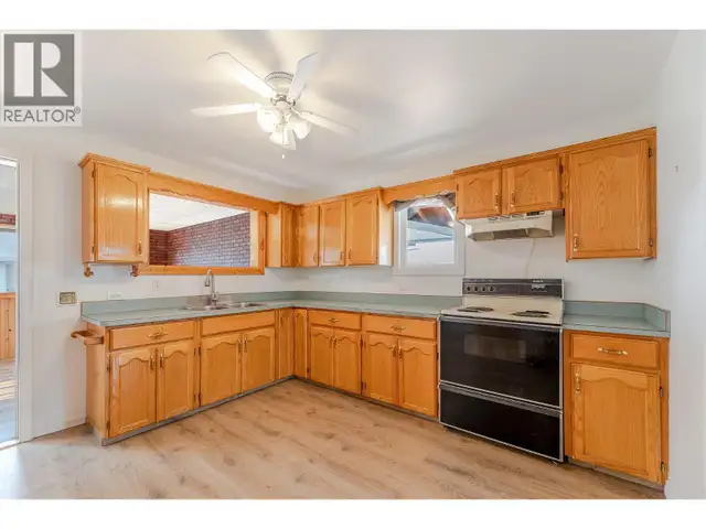 553 Papineau Street Penticton, British Columbia in Houses for Sale in Penticton - Image 3