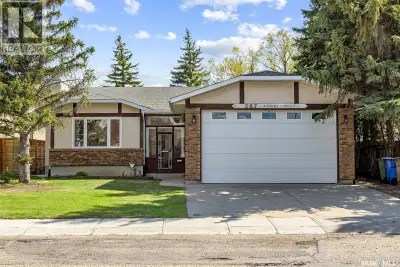 Situated in the highly desirable Albert Park South, this bungalow offers an exceptional opportunity...
