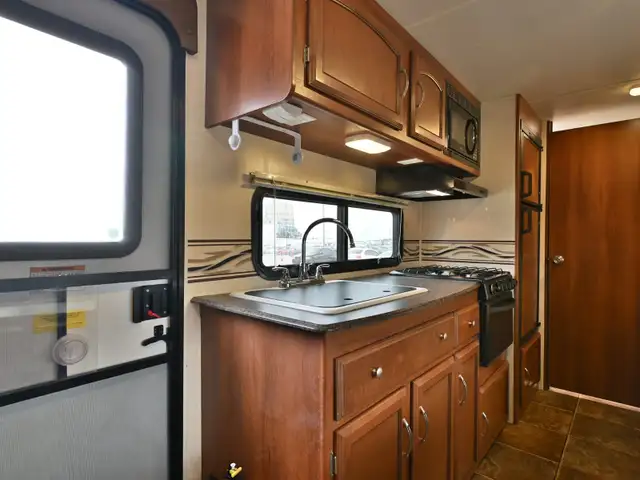 2014 Freedom Express 230BH in Travel Trailers & Campers in St. Albert - Image 12