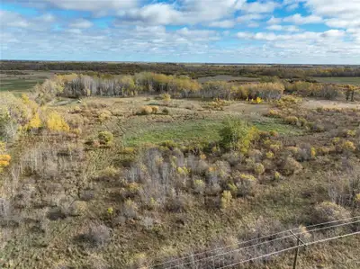 R26//Gimli Rm/79.99 Acres located in the RM of Gimli. located just over 1 mile off Hwy 229 on Road 1...