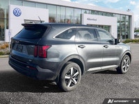 This Kia Sorento delivers a Regular Unleaded I-4 2.5 L/152 engine powering this Automatic transmissi... (image 4)