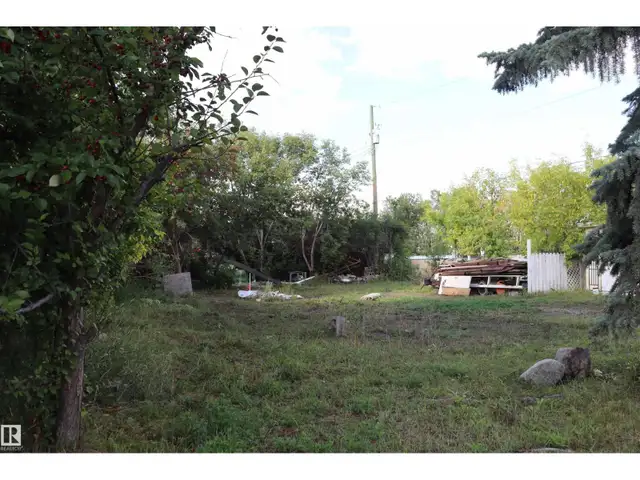 4210 50A Ave Stettler Town, Alberta in Land for Sale in Red Deer - Image 4
