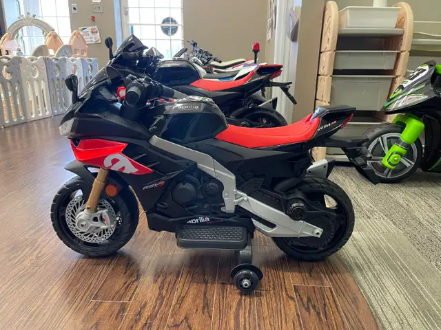 12V & 24V APRILIA RACE MOTORCYCLE BIKE FOR KIDS! RUBBER WHEELS in Toys & Games in Markham / York Region - Image 8