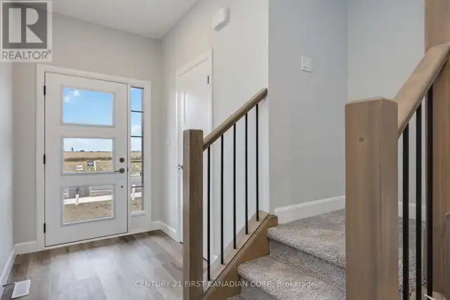 9 POSTMA CRESCENT North Middlesex (Ailsa Craig), Ontario in Houses for Sale in Grand Bend - Image 4