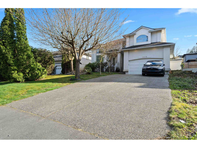 20576 GRADE CRESCENT Langley, British Columbia in Houses for Sale in Abbotsford - Image 2