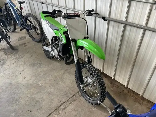 2016 Kawasaki KX85 in Dirt Bikes & Motocross in Medicine Hat - Image 3